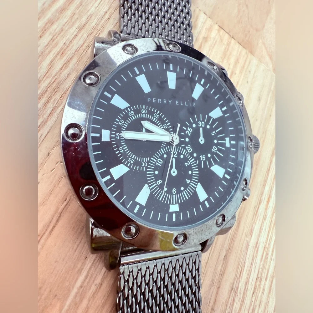 Perry Ellis men’s gunmetal gray fashion watch NEW BATTERY